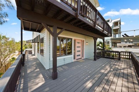 House in Saint Pete Beach, Florida 3 bedrooms, 254.83 sq.m. № 2199819 - photo 7