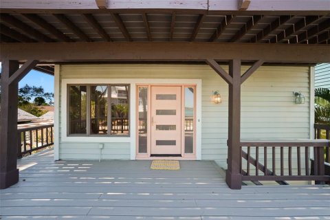 House in Saint Pete Beach, Florida 3 bedrooms, 254.83 sq.m. № 2199819 - photo 9