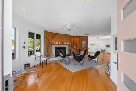 House in Saint Pete Beach, Florida 3 bedrooms, 254.83 sq.m. № 2199819 - photo 13