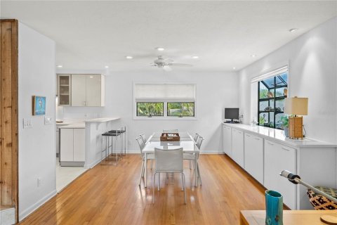 House in Saint Pete Beach, Florida 3 bedrooms, 254.83 sq.m. № 2199819 - photo 23