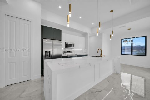 Villa ou maison à vendre à Cape Coral, Floride: 3 chambres, 153.75 m2 № 2041128 - photo 18