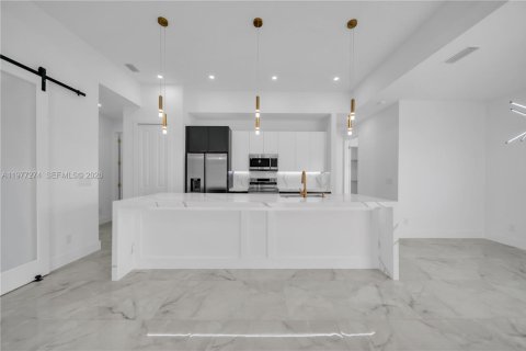 Villa ou maison à vendre à Cape Coral, Floride: 3 chambres, 153.75 m2 № 2041128 - photo 17