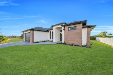 Villa ou maison à vendre à Cape Coral, Floride: 3 chambres, 153.75 m2 № 2041128 - photo 11