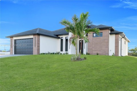 Villa ou maison à vendre à Cape Coral, Floride: 3 chambres, 153.75 m2 № 2041128 - photo 7