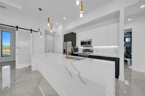 Villa ou maison à vendre à Cape Coral, Floride: 3 chambres, 153.75 m2 № 2041128 - photo 16