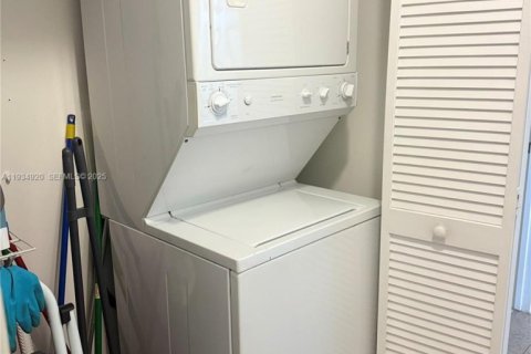 Copropriété à vendre à Miami, Floride: 2 chambres, 112.32 m2 № 1993653 - photo 26