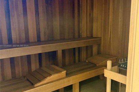 Copropriété à vendre à Miami, Floride: 2 chambres, 112.32 m2 № 1993653 - photo 15