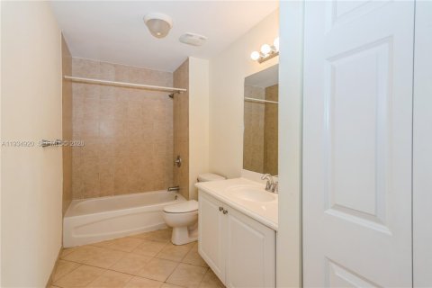 Condo in Miami, Florida, 2 bedrooms № 1993653 - photo 29