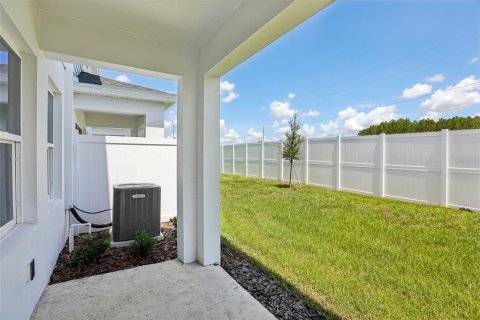 Townhouse in Zephyrhills, Florida 3 bedrooms, 146.14 sq.m. № 2259197 - photo 23