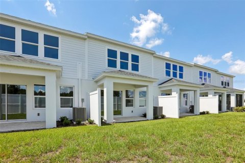 Townhouse in Zephyrhills, Florida 3 bedrooms, 146.14 sq.m. № 2259197 - photo 25