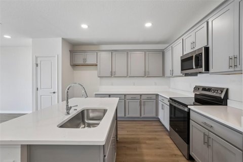Townhouse in Zephyrhills, Florida 3 bedrooms, 146.14 sq.m. № 2259197 - photo 3