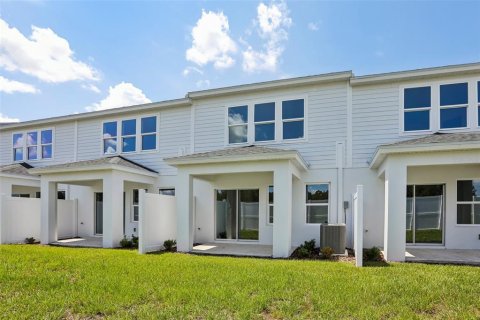 Townhouse in Zephyrhills, Florida 3 bedrooms, 146.14 sq.m. № 2259197 - photo 27
