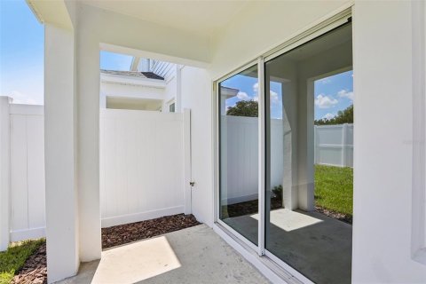 Townhouse in Zephyrhills, Florida 3 bedrooms, 146.14 sq.m. № 2259197 - photo 24