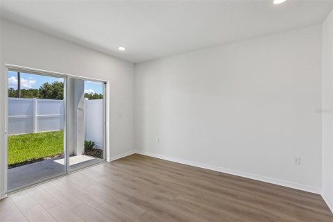Townhouse in Zephyrhills, Florida 3 bedrooms, 146.14 sq.m. № 2259197 - photo 12