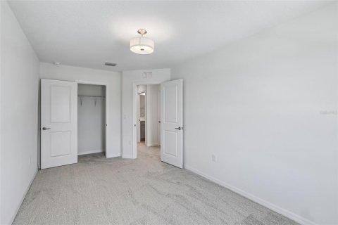 Townhouse in Zephyrhills, Florida 3 bedrooms, 146.14 sq.m. № 2259197 - photo 18