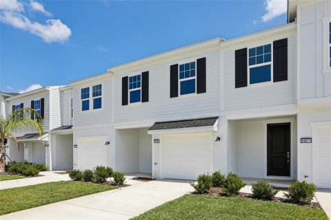 Townhouse in Zephyrhills, Florida 3 bedrooms, 146.14 sq.m. № 2259197 - photo 2