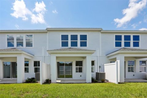 Townhouse in Zephyrhills, Florida 3 bedrooms, 146.14 sq.m. № 2259197 - photo 26