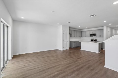 Townhouse in Zephyrhills, Florida 3 bedrooms, 146.14 sq.m. № 2259197 - photo 6