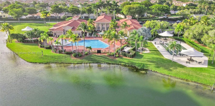 Villa ou maison à Homestead, Floride 2 chambres, 109.62 m2 № 1931237