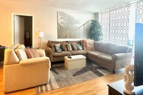 Condo in Hollywood, Florida, 2 bedrooms  № 1730199 - photo 6