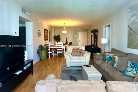 Condo in Hollywood, Florida, 2 bedrooms  № 1730199 - photo 5