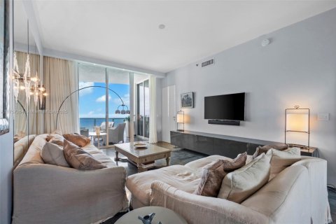 Condominio en venta en Sunny Isles Beach, Florida, 3 dormitorios, 237.64 m2 № 1706855 - foto 10