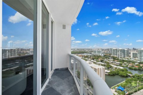 Condominio en venta en Sunny Isles Beach, Florida, 3 dormitorios, 237.64 m2 № 1706855 - foto 19