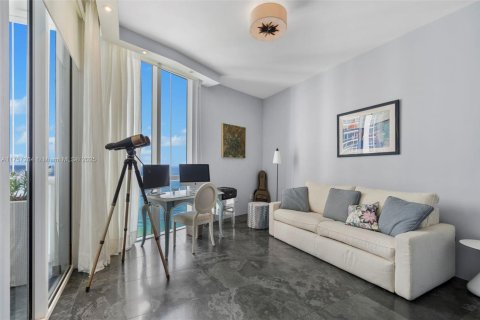 Condominio en venta en Sunny Isles Beach, Florida, 3 dormitorios, 237.64 m2 № 1706855 - foto 20
