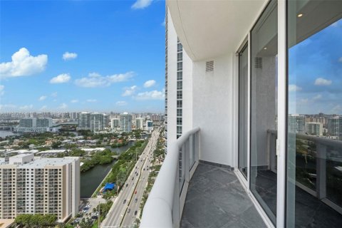 Condominio en venta en Sunny Isles Beach, Florida, 3 dormitorios, 237.64 m2 № 1706855 - foto 29