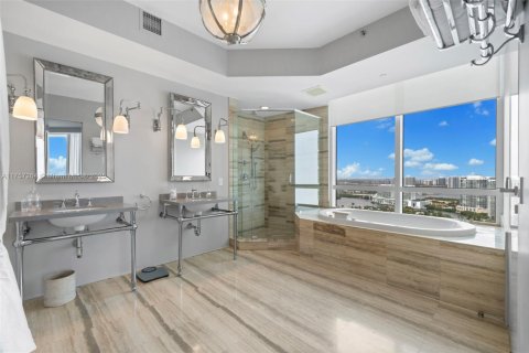 Condominio en venta en Sunny Isles Beach, Florida, 3 dormitorios, 237.64 m2 № 1706855 - foto 24