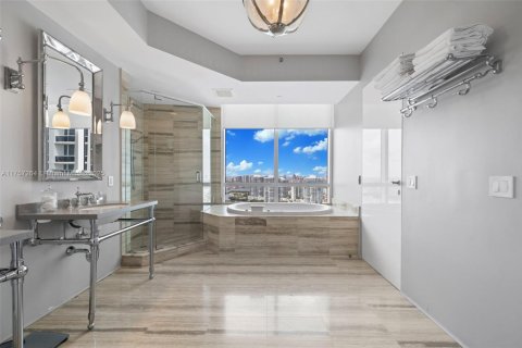 Condominio en venta en Sunny Isles Beach, Florida, 3 dormitorios, 237.64 m2 № 1706855 - foto 25