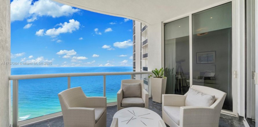 Condominio en Sunny Isles Beach, Florida, 3 dormitorios № 1706855