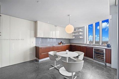 Condominio en venta en Sunny Isles Beach, Florida, 3 dormitorios, 237.64 m2 № 1706855 - foto 13