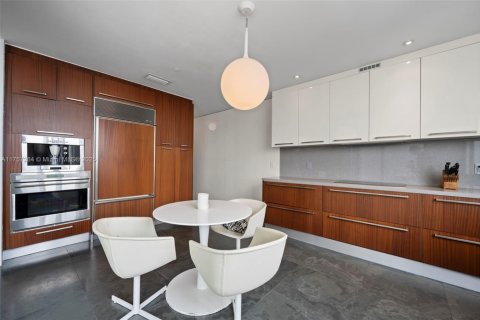 Condominio en venta en Sunny Isles Beach, Florida, 3 dormitorios, 237.64 m2 № 1706855 - foto 12