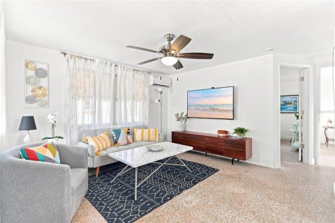 Villa ou maison à vendre à Madeira Beach, Floride: 2 chambres, 65.5 m2 № 2314962 - photo 7