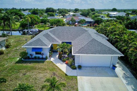 Villa ou maison à vendre à Punta Gorda, Floride: 3 chambres, 161 m2 № 2226327 - photo 2