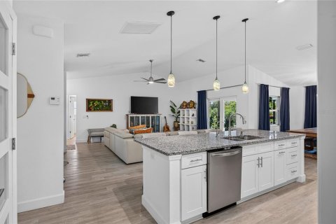 Villa ou maison à vendre à Punta Gorda, Floride: 3 chambres, 161 m2 № 2226327 - photo 13
