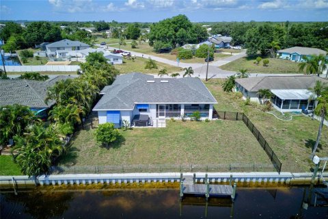 Villa ou maison à vendre à Punta Gorda, Floride: 3 chambres, 161 m2 № 2226327 - photo 3