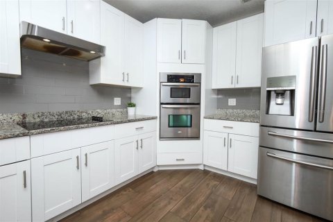Casa en venta en Apopka, Florida, 6 dormitorios, 331.85 m2 № 2198321 - foto 19