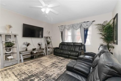 House in Riverview, Florida 5 bedrooms, 276.85 sq.m. № 1528819 - photo 11
