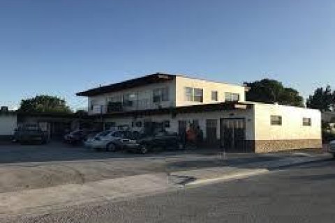Propiedad comercial en venta en Riviera Beach, Florida № 40497 - foto 1