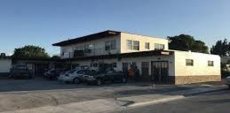 Propiedad comercial en Riviera Beach, Florida № 40497