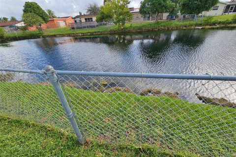 Casa en venta en Sunrise, Florida, 3 dormitorios, 138.42 m2 № 1956586 - foto 25