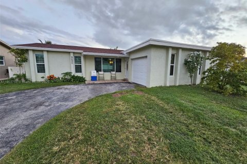 Casa en venta en Sunrise, Florida, 3 dormitorios, 138.42 m2 № 1956586 - foto 1