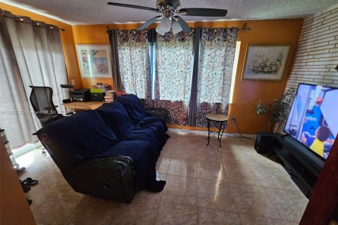 Casa en venta en Sunrise, Florida, 3 dormitorios, 138.42 m2 № 1956586 - foto 14