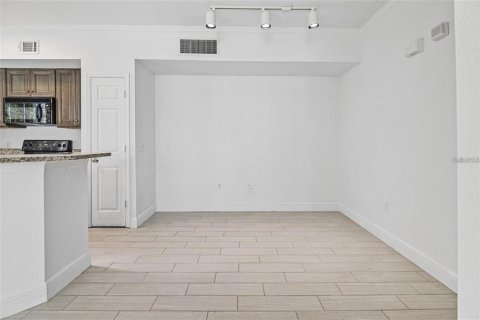Copropriété à louer à Sarasota, Floride: 2 chambres, 103.31 m2 № 2114126 - photo 8