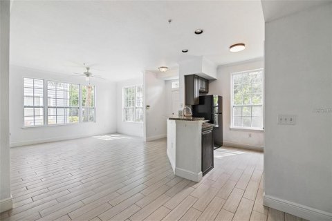 Copropriété à louer à Sarasota, Floride: 2 chambres, 103.31 m2 № 2114126 - photo 6