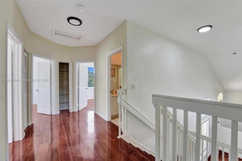 House in Coral Springs, Florida 6 bedrooms, 286.32 sq.m. № 1745635 - photo 28