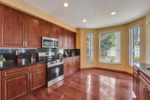 House in Coral Springs, Florida 6 bedrooms, 286.32 sq.m. № 1745635 - photo 16