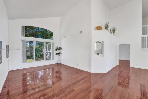 House in Coral Springs, Florida 6 bedrooms, 286.32 sq.m. № 1745635 - photo 8